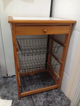 Frutero de madera con cajón y cestas