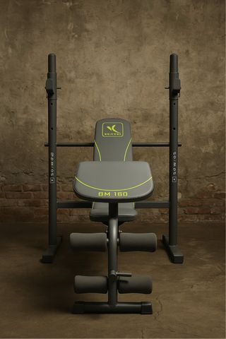 Banco de musculación, barras y pesas