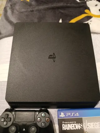 PS4 (PlayStation 4) Negra + Mando y Juego