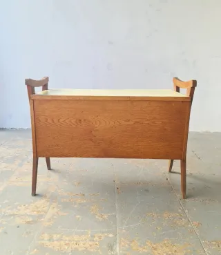 Banqueta francésa de roble y formica.