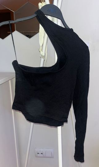 Top Bershka Negro Asimétrico Manga Larga