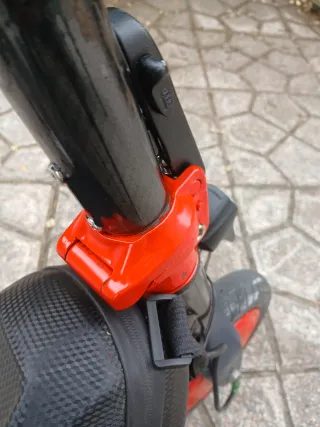 Patinete Eléctrico Red Bull
