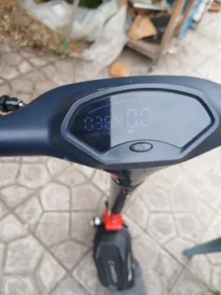 Patinete Eléctrico Red Bull