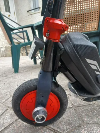 Patinete Eléctrico Red Bull