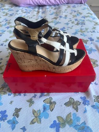 Sandali con zeppa in sughero