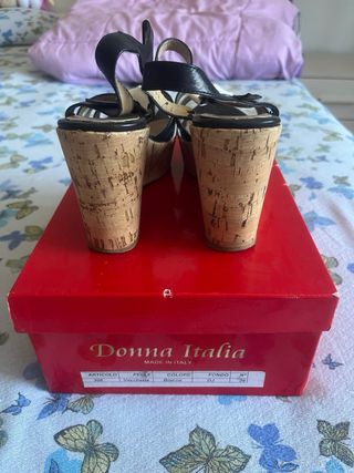 Sandali con zeppa in sughero