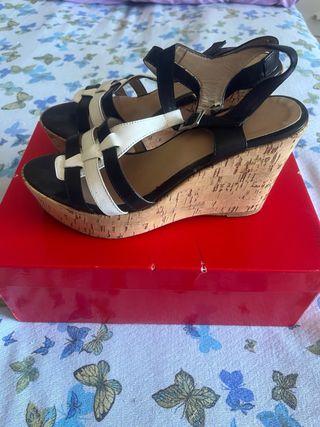 Sandali con zeppa in sughero