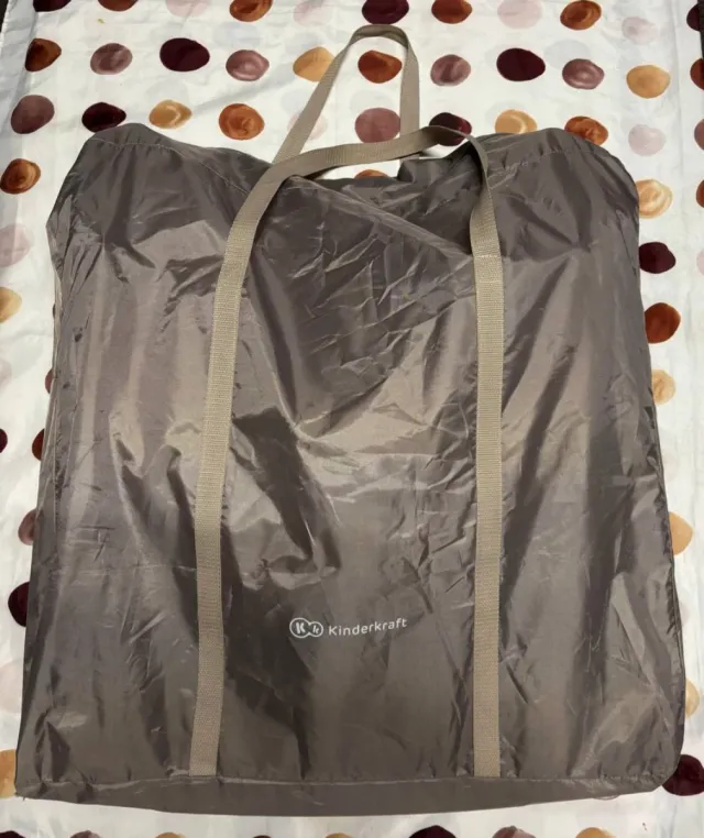 Cuna Kinderkraft con mosquitera