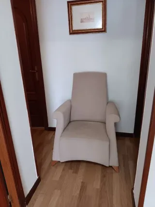2 poltrone in tessuto beige