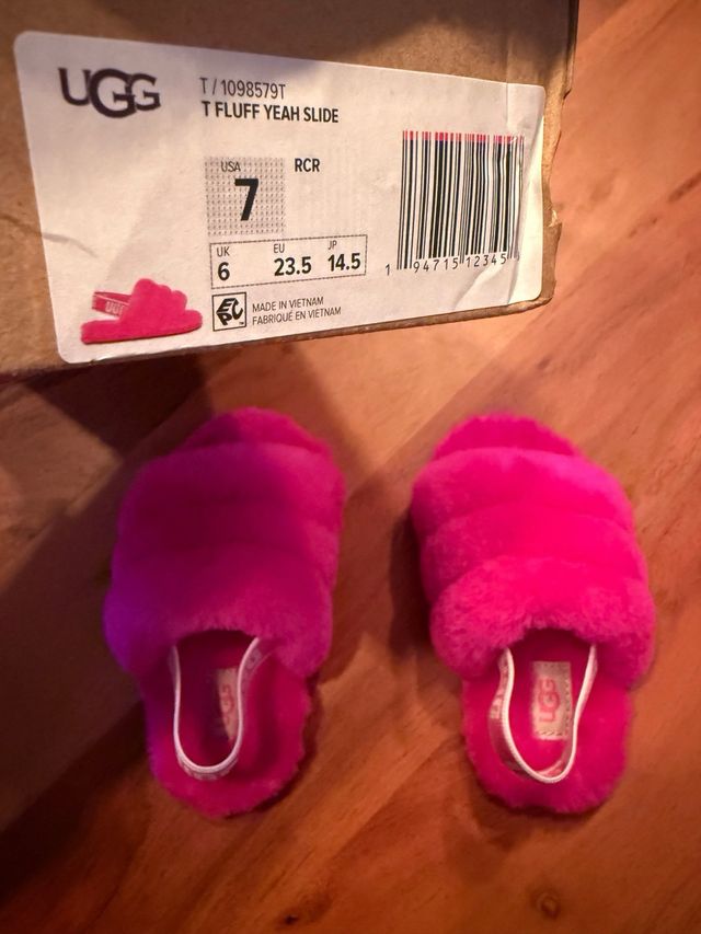 UGG Niña Talla 23.5 Rosa