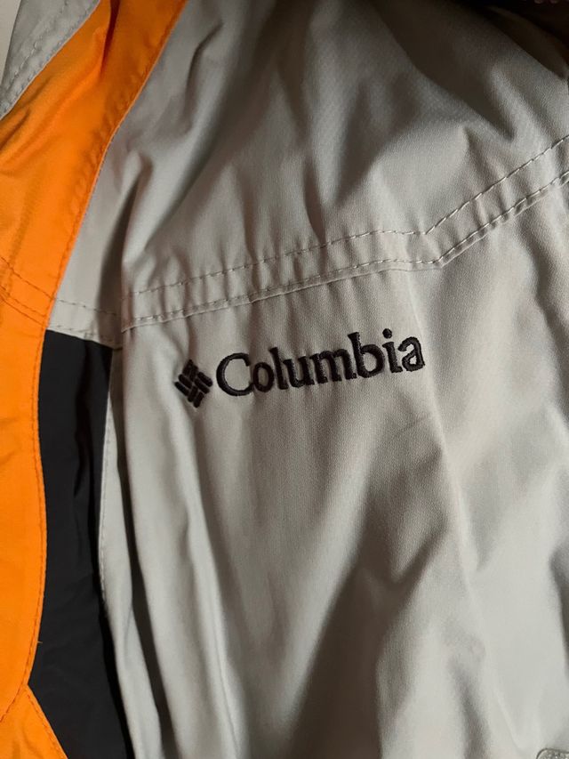 Chaqueta Columbia gris y naranja
