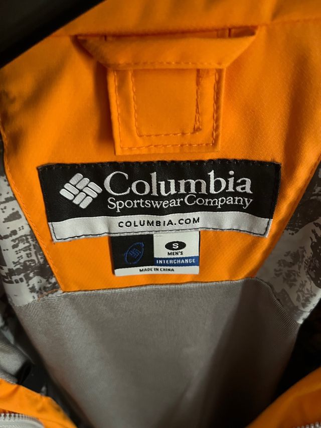 Chaqueta Columbia gris y naranja