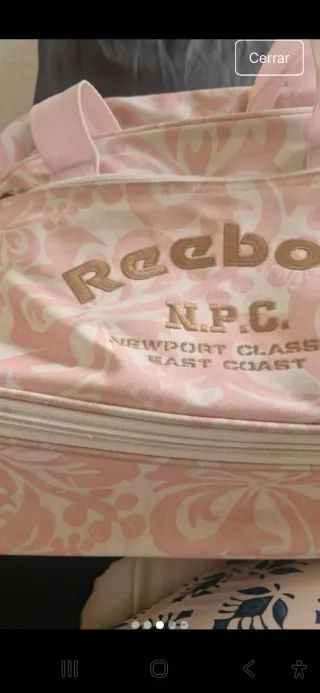 Bolsa deportiva Reebok rosa y blanca