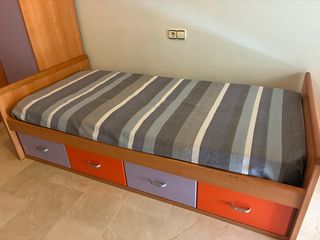 Cama individual con cajones