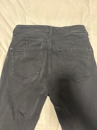 Vaqueros pitillo negros Mango Talla 36