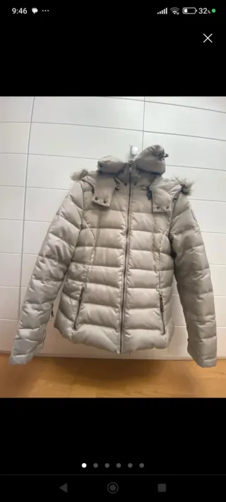Abrigo de plumas beige