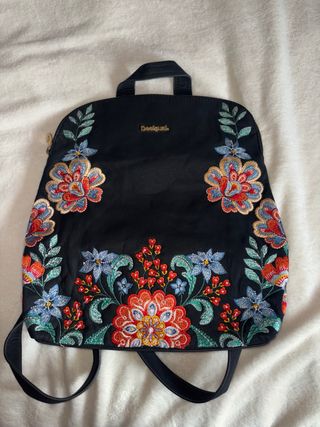 Mochila Desigual bordada