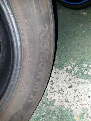  2 Neumático 205/60 R16 92H