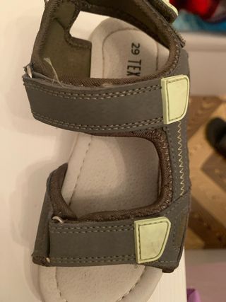 Sandalias Marrones y Verdes
DE TALLA 29