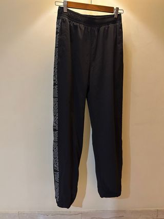 Pantalón chándal negro urbano