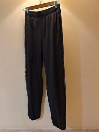 Pantalón chándal negro urbano