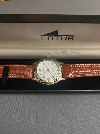 Reloj de pulsera con correa de cuero