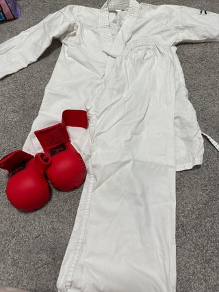 kimonokarate   Talla 140 + Guantes Rojos