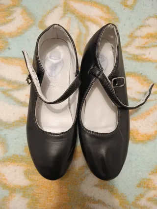 Zapatos de niña negros con tira