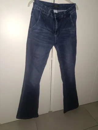 Pantalón vaquero flare azul