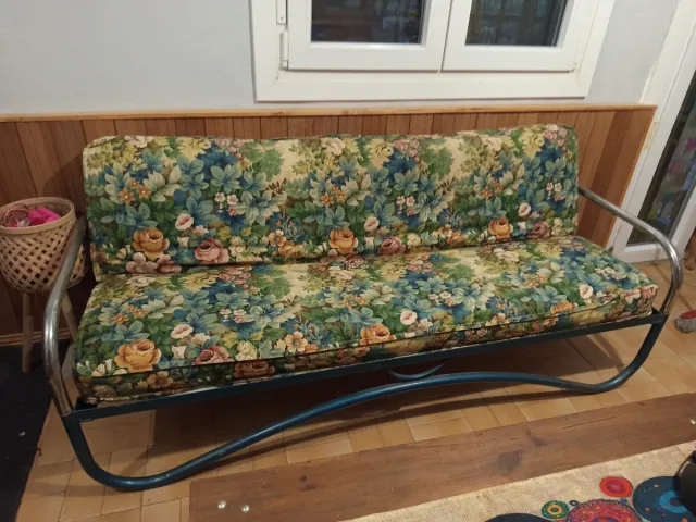 Sofá vintage floral tela y metal