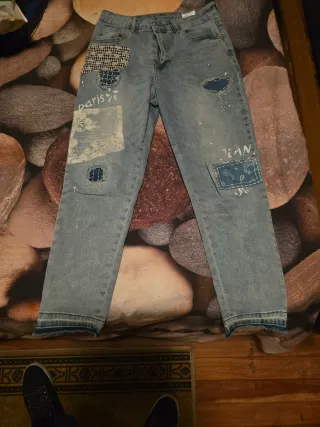 Pantalon Vaquero azul con parches