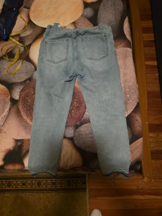 Pantalon Vaquero azul con parches