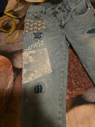 Pantalon Vaquero azul con parches