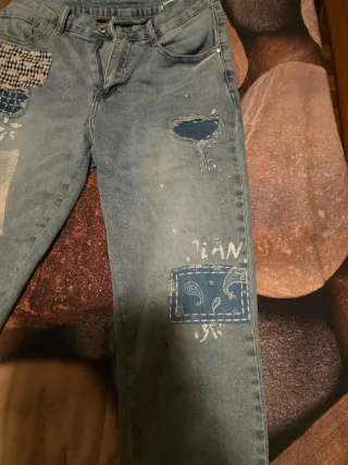 Pantalon Vaquero azul con parches