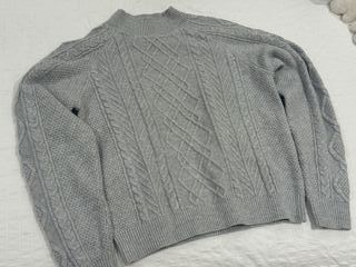 Jersey de punto gris trenzado