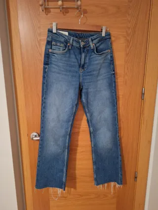 Pantalón Zara corte flare