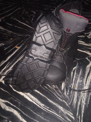Botas de trabajo negras y rojas