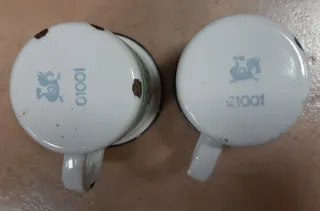 Set di 2 tazze smaltate antiche