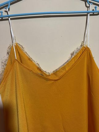 Camiseta amarilla con encaje talla L