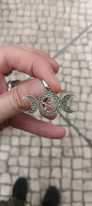 Colgante Símbolo Wiccano Estrella y Lunas Plata
