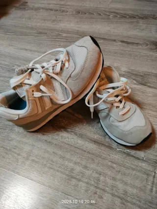 Zapatillas New Balance Beige/Gris