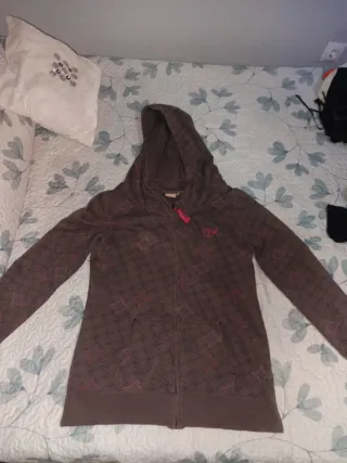 Sudadera con capucha marrón y rosa