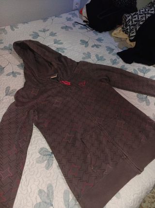 Sudadera con capucha marrón y rosa