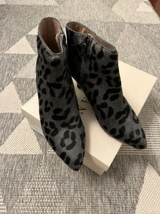 Botines pelo gris leopardo