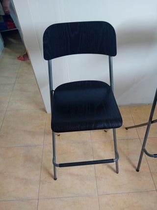 2 Taburetes Altos Metal y Plástico