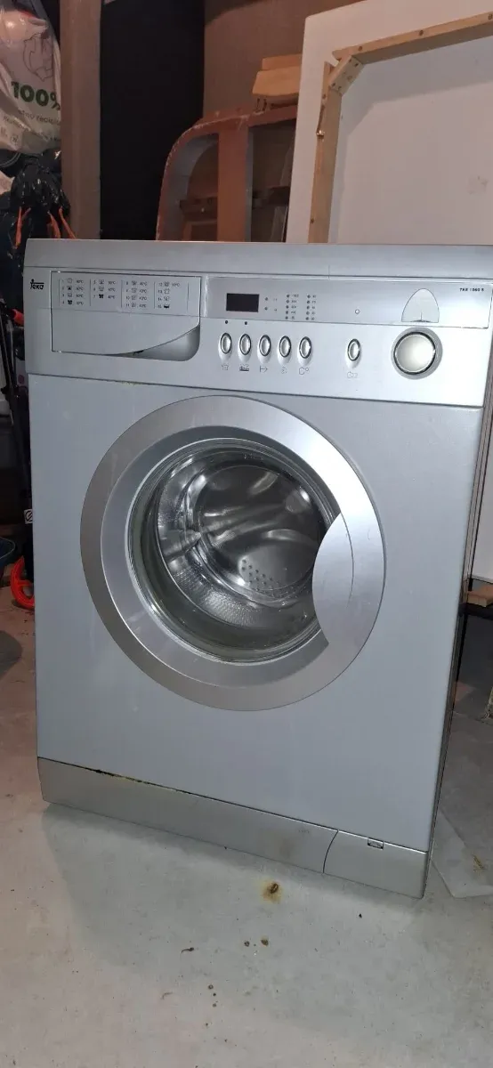 Lavadora plateada frontal