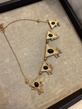 Collar Zara Triángulos Negro y Dorado