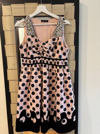 Vestido rosa y negro lunares pedrería