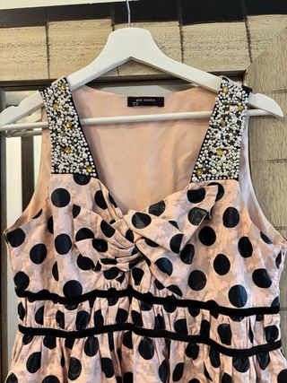 Vestido rosa y negro lunares pedrería