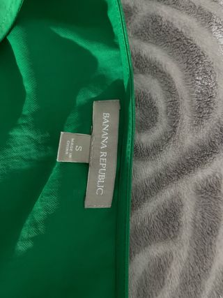 Blusa Banana Republic verde sin mangas